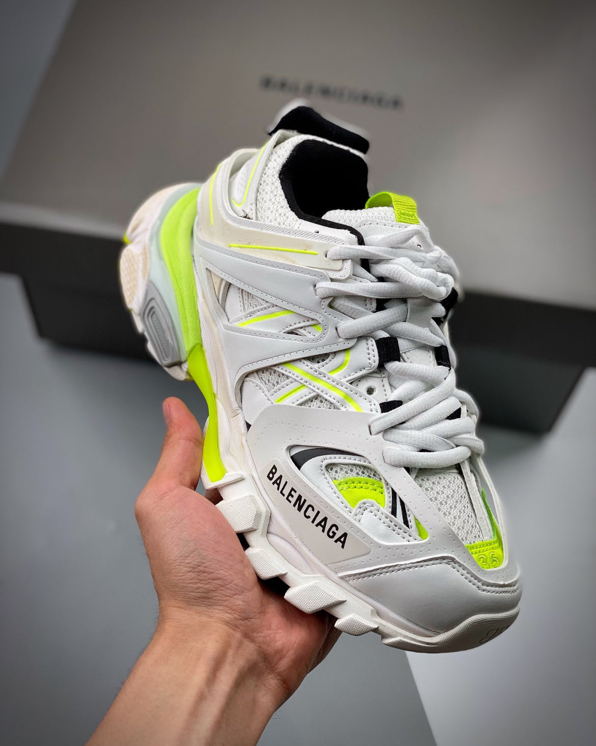 Luminous Track Runner